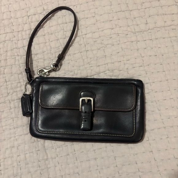 🌹SALE🌹Coach Black Leather Wristlet with Buckle - Picture 1 of 9